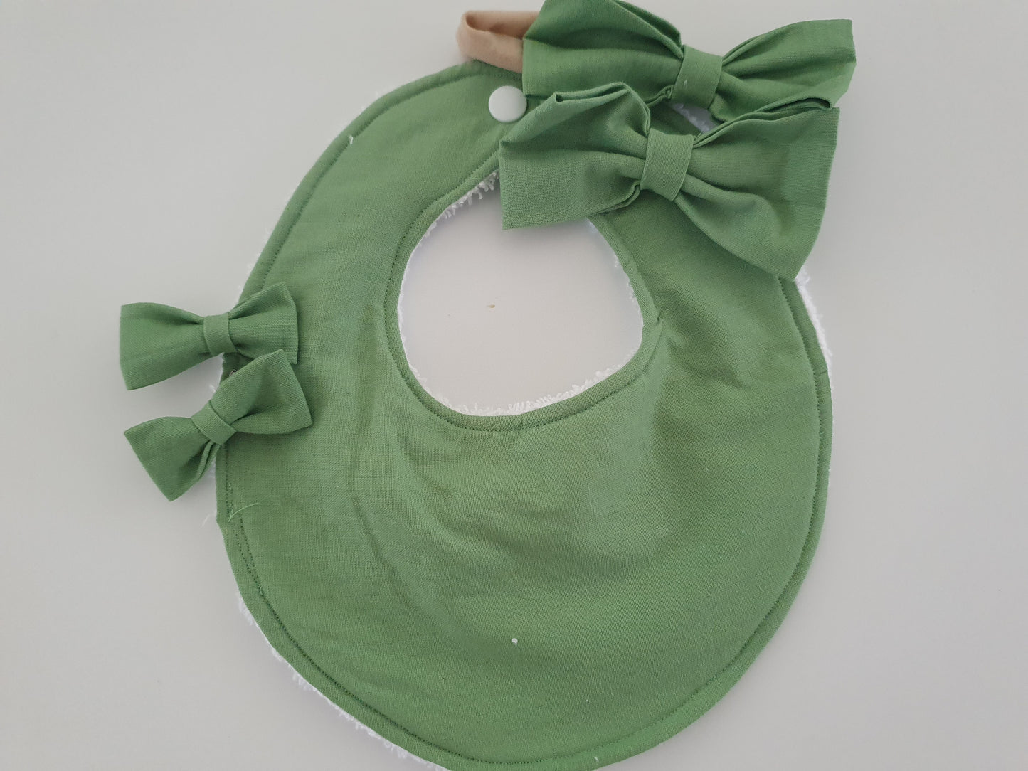 Plain Bibs