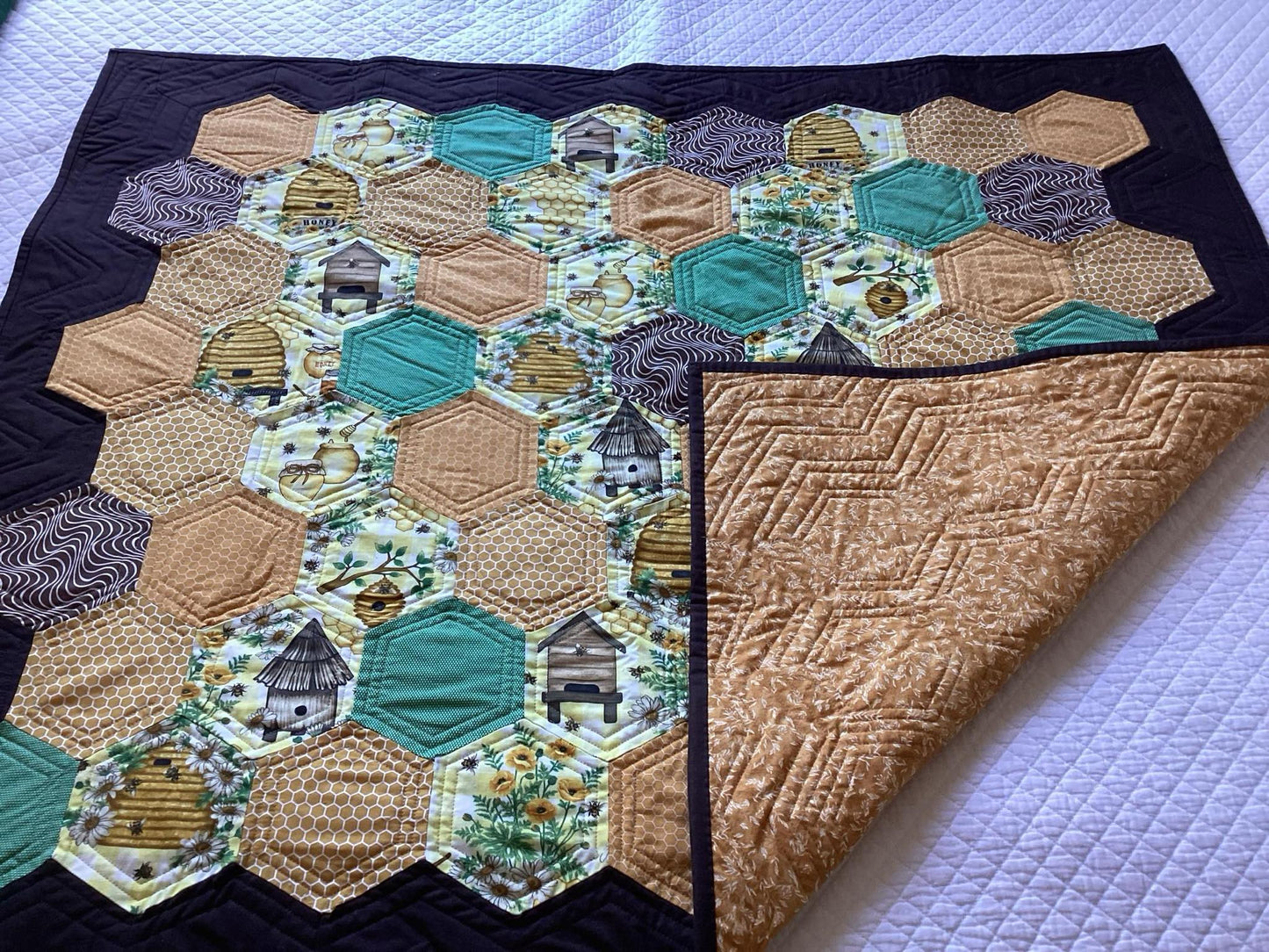 Honey Bee Cot Quilt