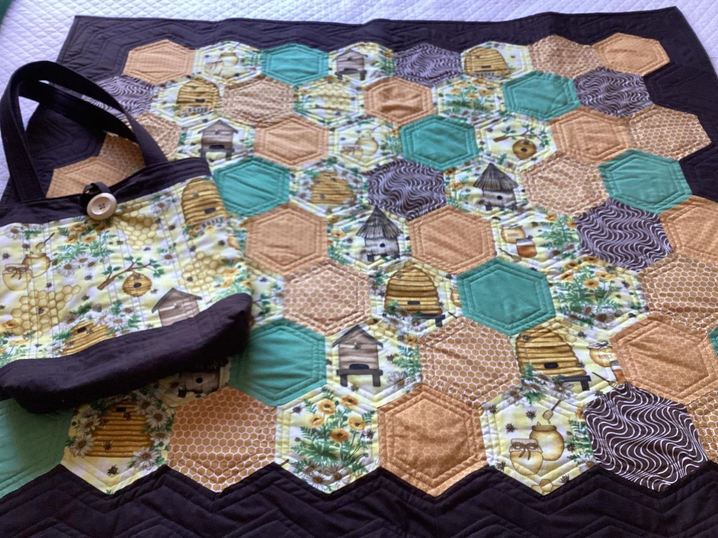 Honey Bee Cot Quilt